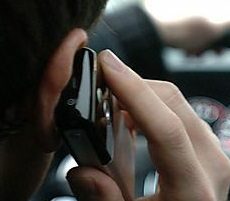 Nutzung des Handys am Steuer auch als Navigationshilfe verboten
